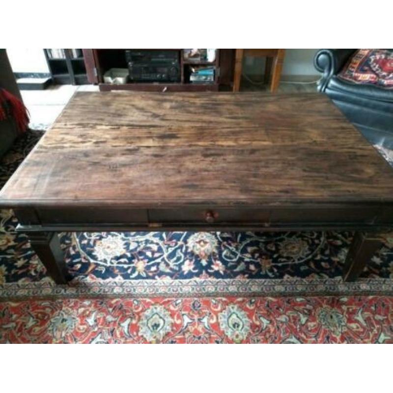 Mooie zware donkere koloniale salontafel