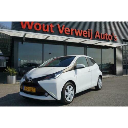 TOYOTA Aygo 1.0 VVT-i 69pk 5D x-play Airco / Camera