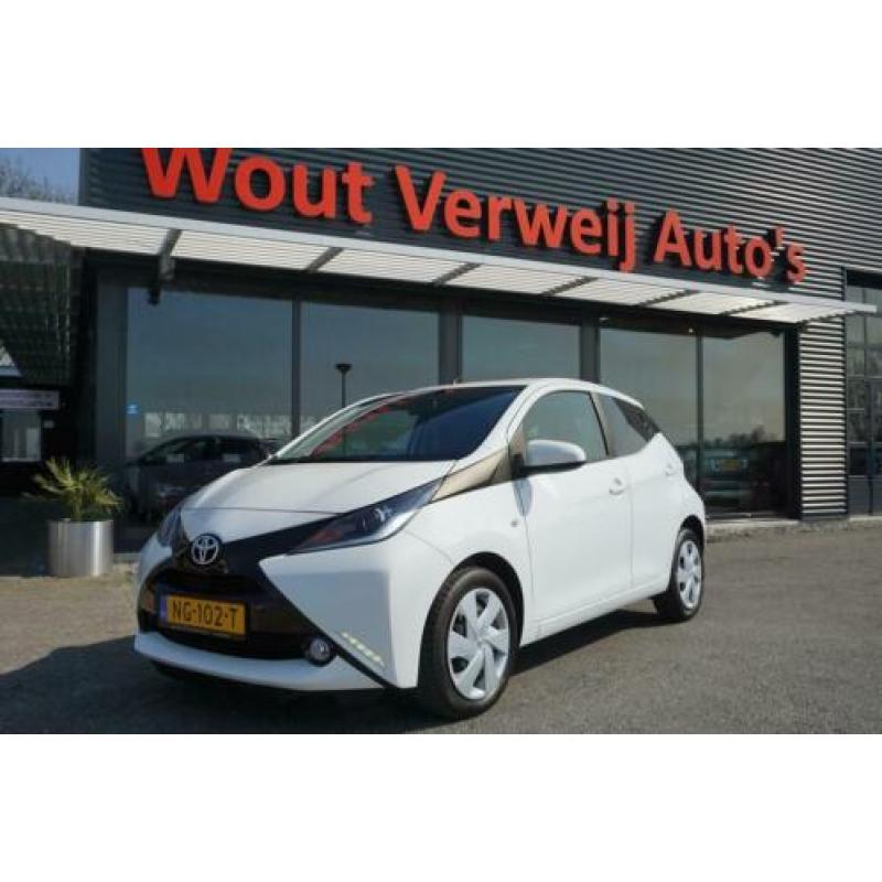 TOYOTA Aygo 1.0 VVT-i 69pk 5D x-play Airco / Camera