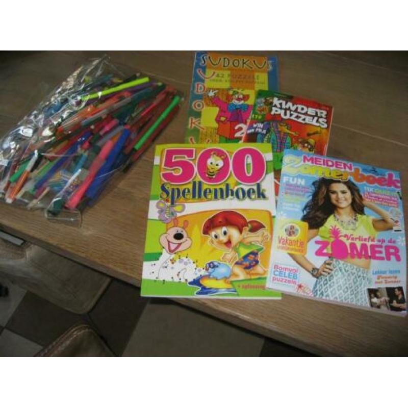 tas met stiften/potloden en kinder doeboekjes