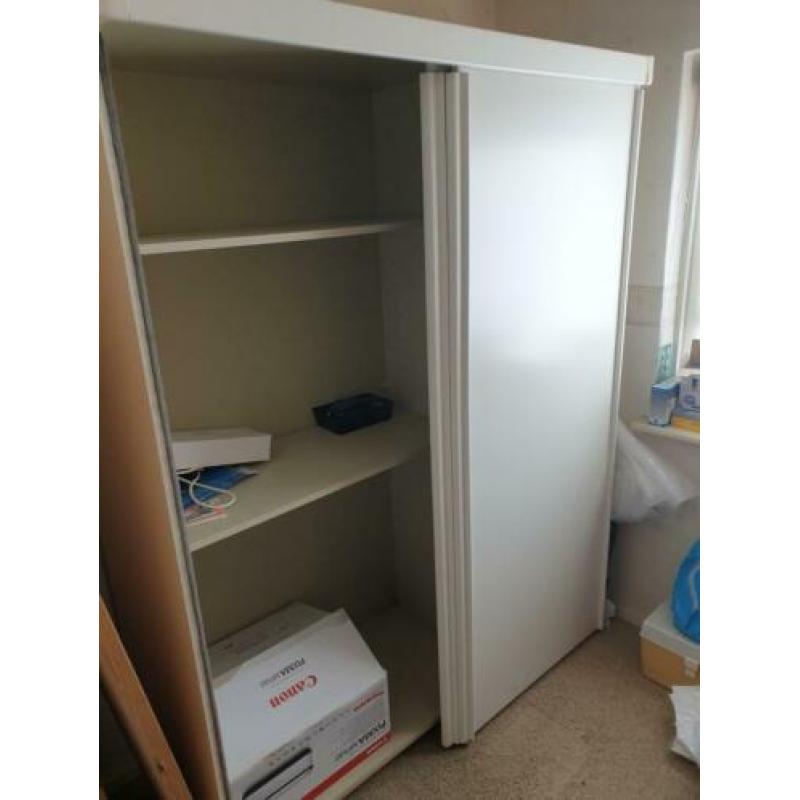 Schuifdeurkast linnenkast 155 cm breed 195 hoog