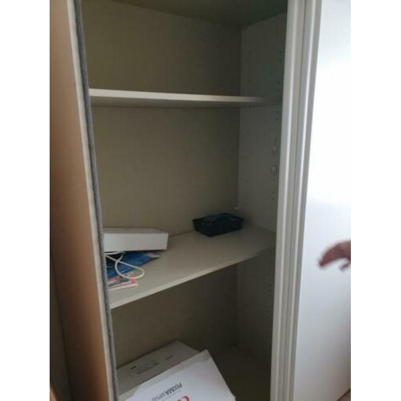 Schuifdeurkast linnenkast 155 cm breed 195 hoog