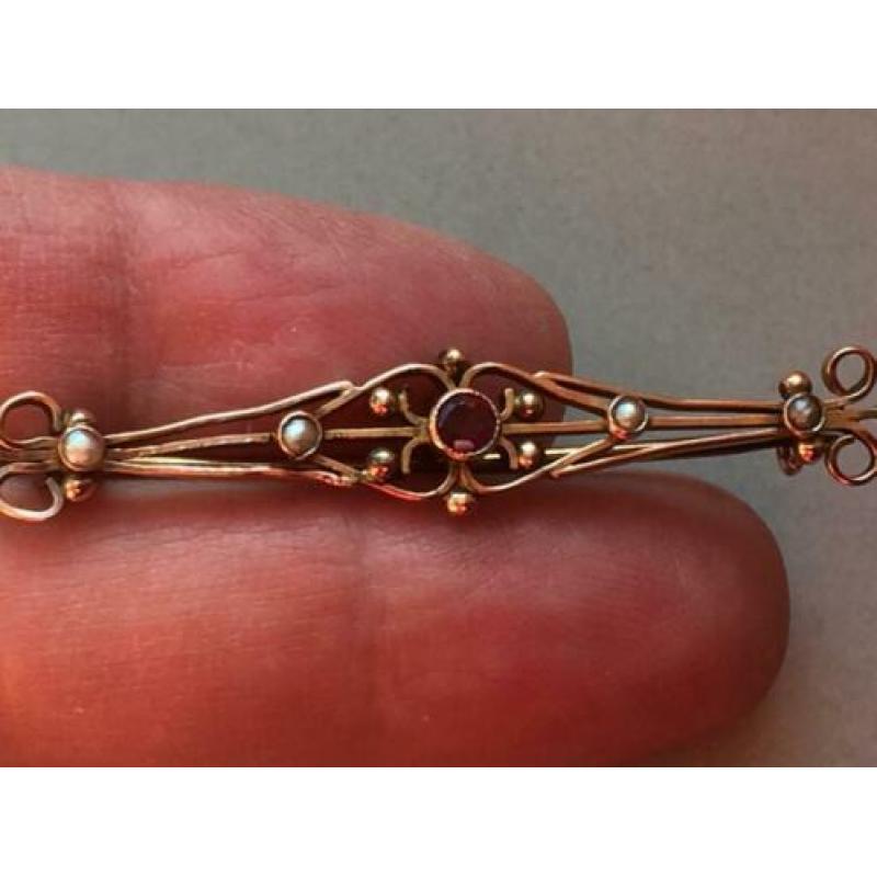 Antieke gouden broche Robijn en Zaadparels
