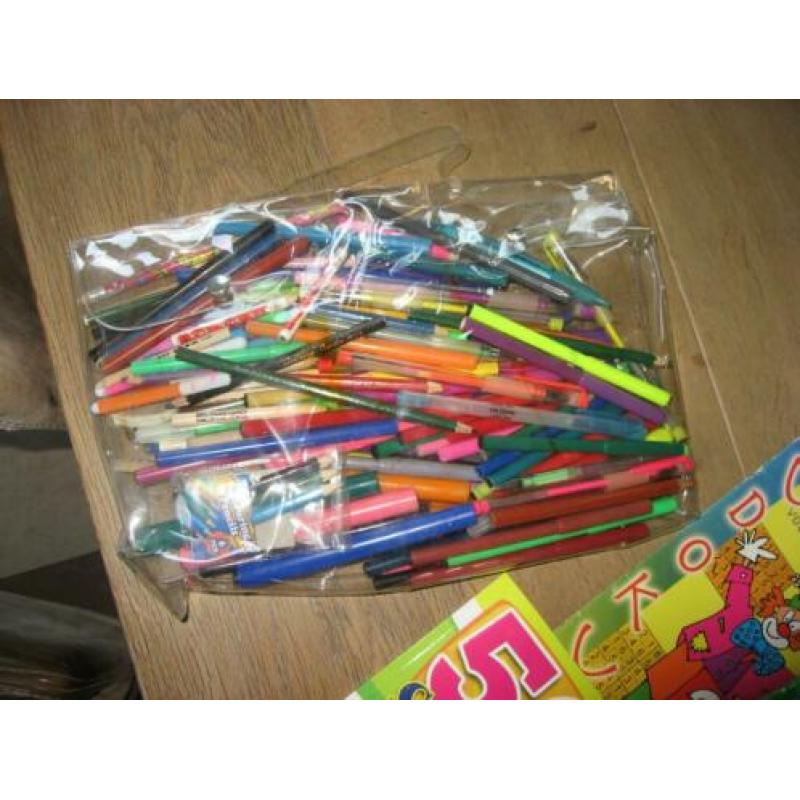 tas met stiften/potloden en kinder doeboekjes