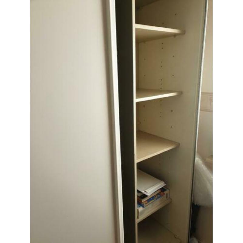 Schuifdeurkast linnenkast 155 cm breed 195 hoog