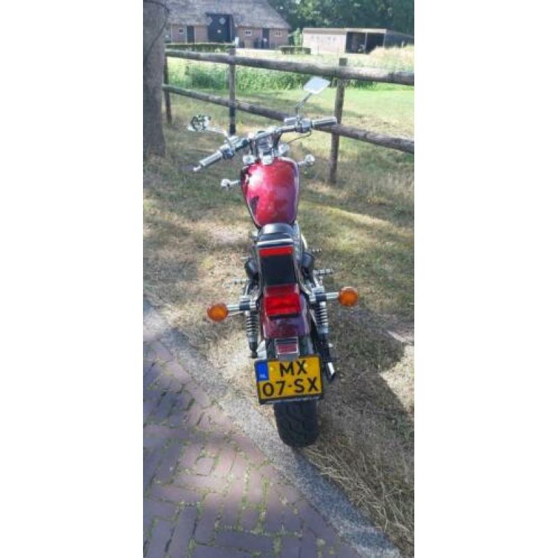 Suzuki intruder vs 700
