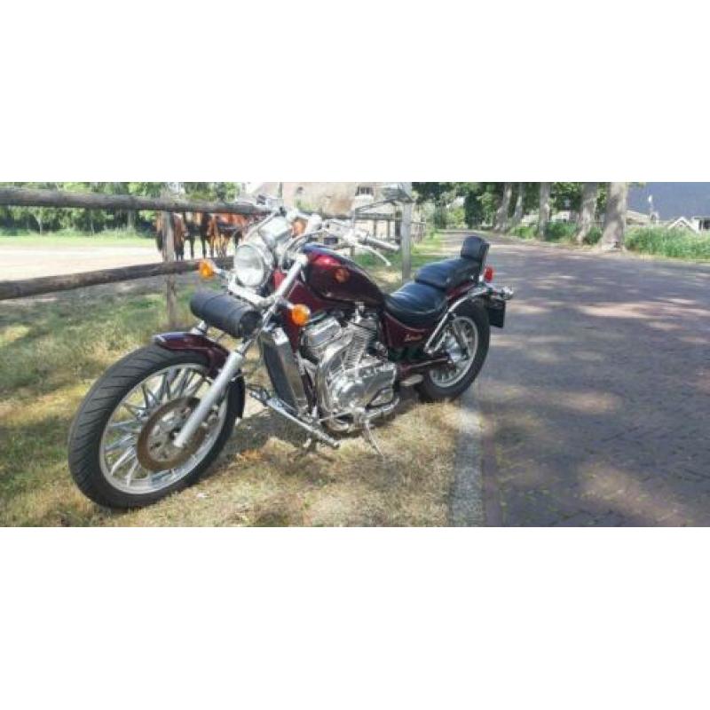 Suzuki intruder vs 700