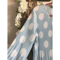 ?? pastelblauw plissé tuniek + sjaal Ambika polkadots lente