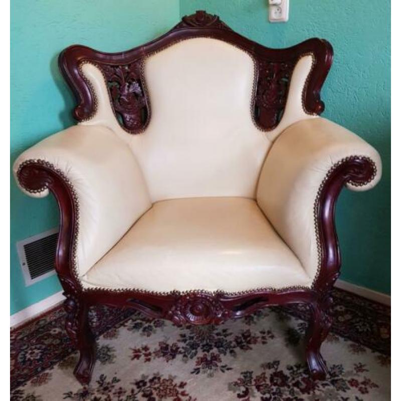 Mooie Mahoniehouten armstoel met echt Leder.