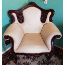 Mooie Mahoniehouten armstoel met echt Leder.