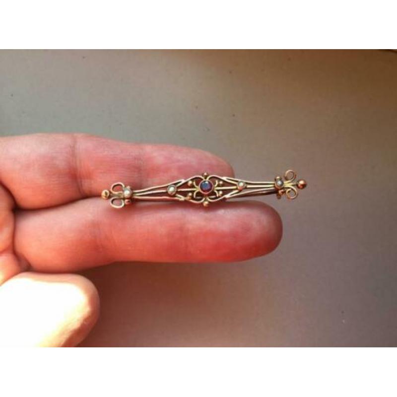 Antieke gouden broche Robijn en Zaadparels