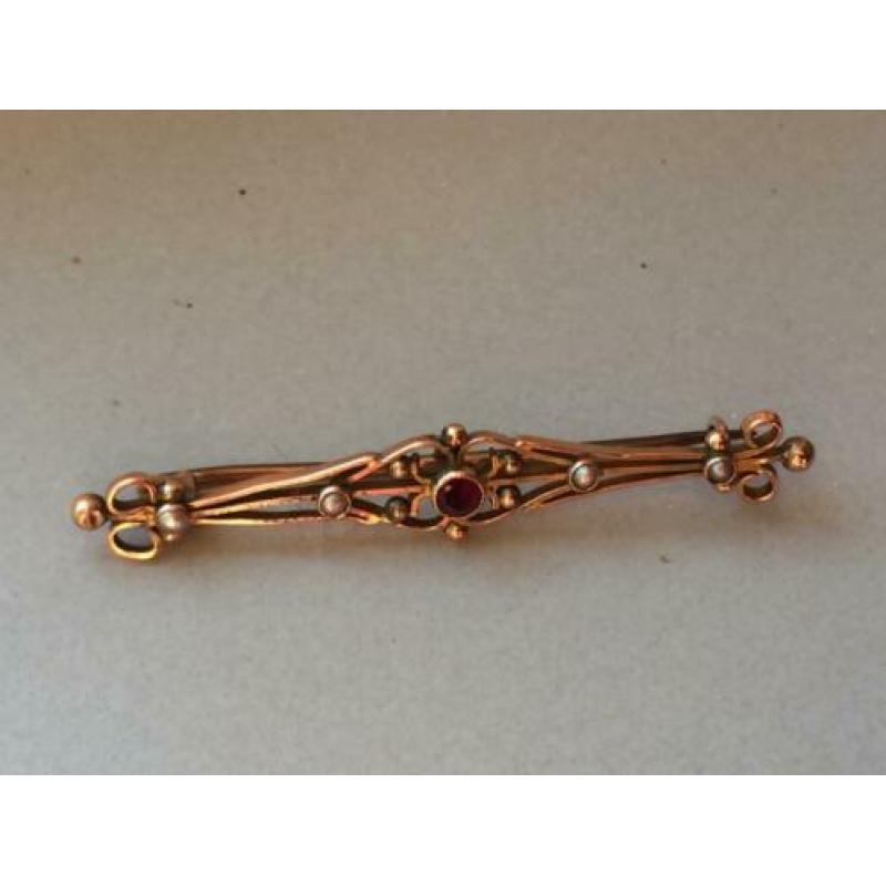 Antieke gouden broche Robijn en Zaadparels