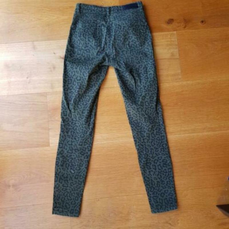 Broek van Nikkie maat 26