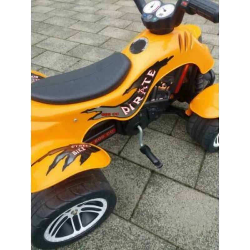 Kinderquad met trappers