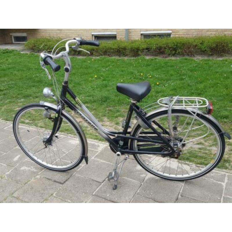 gazelle furore 7S, framehoogte 49 met verende zadel.