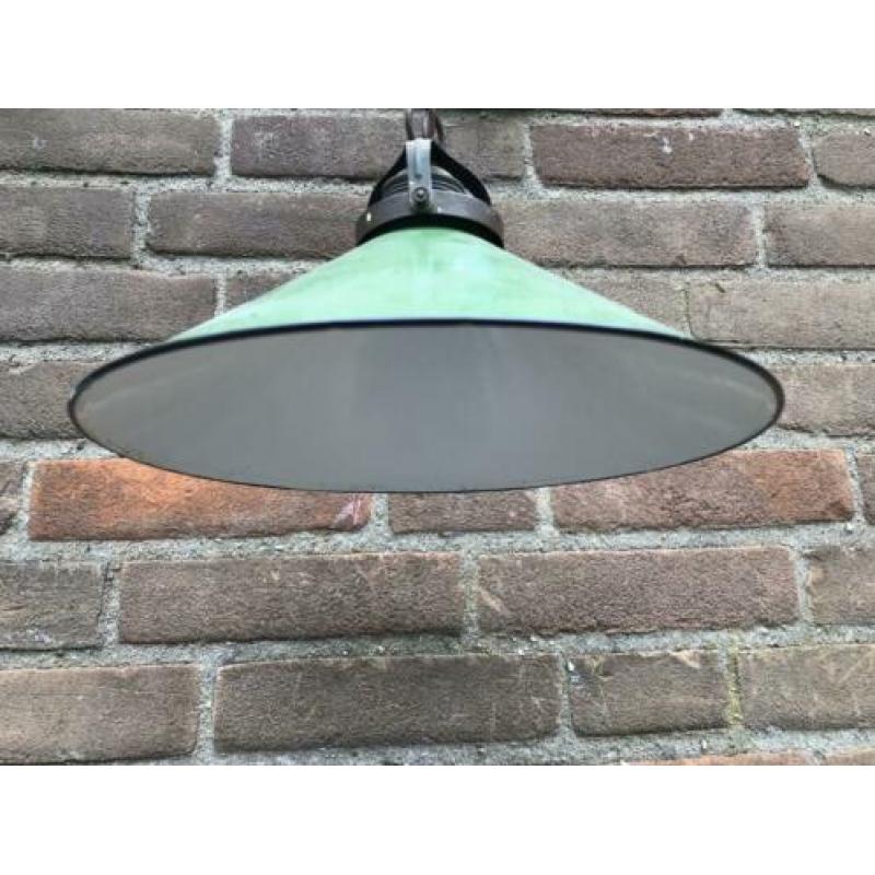 Vintage industriële groen emaille hanglamp Amsterdam belgie