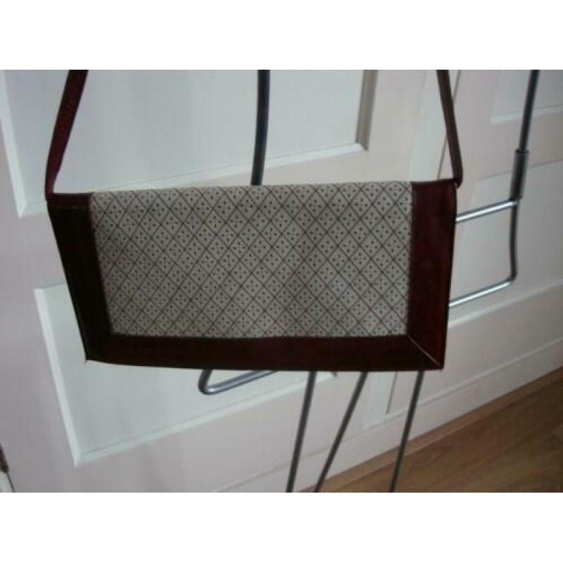 R.Vintage leren schoudertas €4,00 zgan