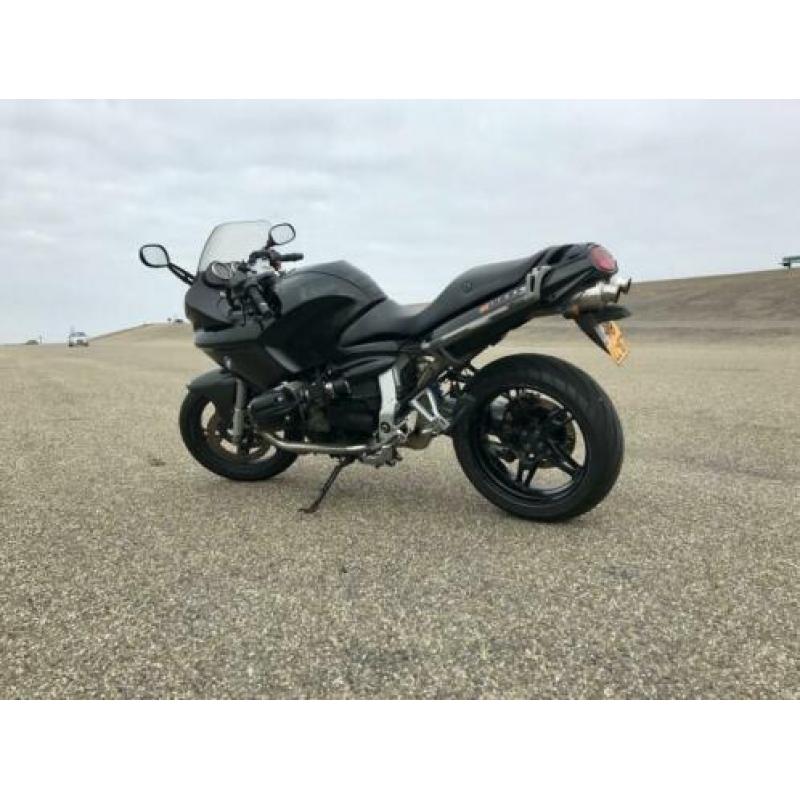 BMW r1100s met Touringkoffers. Vraagprijs: €2500