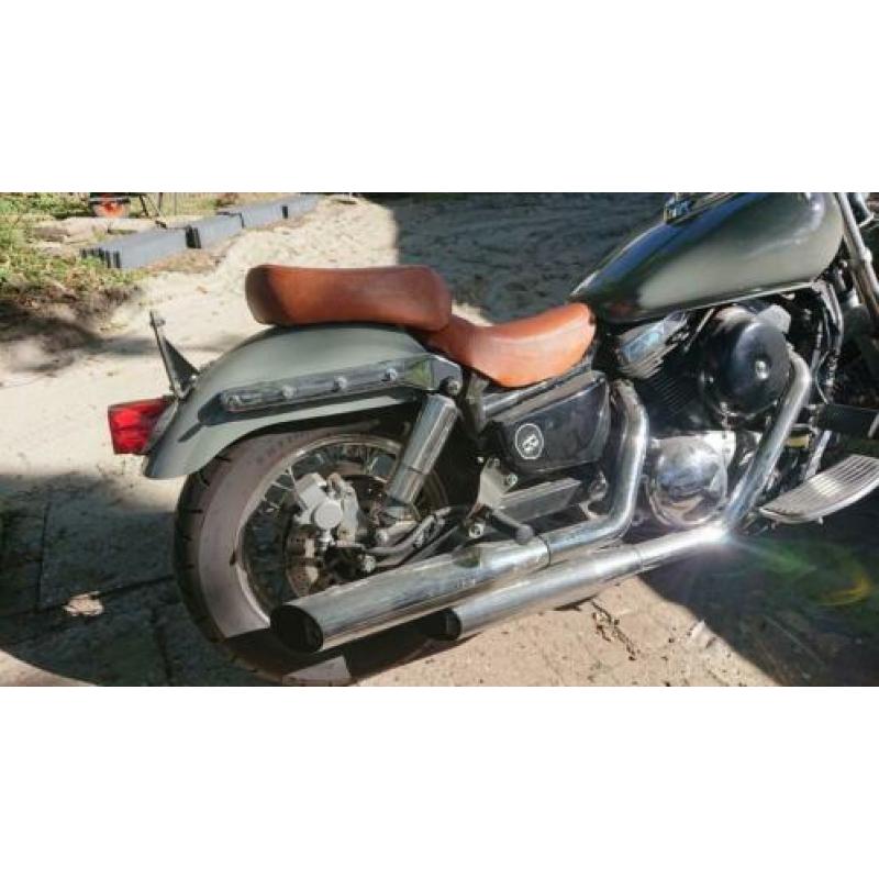 Kawasaki vulcan classic 1500 custom.