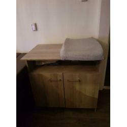 Complete baby kamer ziet er nog goed uit