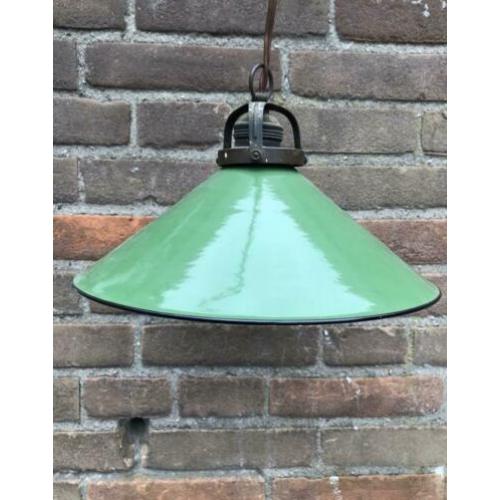 Vintage industriële groen emaille hanglamp Amsterdam belgie