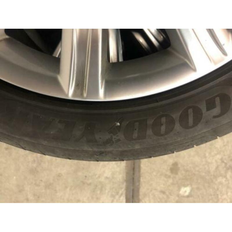 AUDI A6 / AVANT. ORIGINEEL 18” lm velgen met goede zomerband