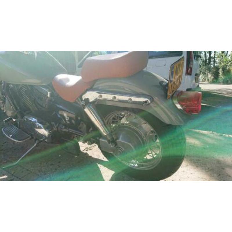 Kawasaki vulcan classic 1500 custom.