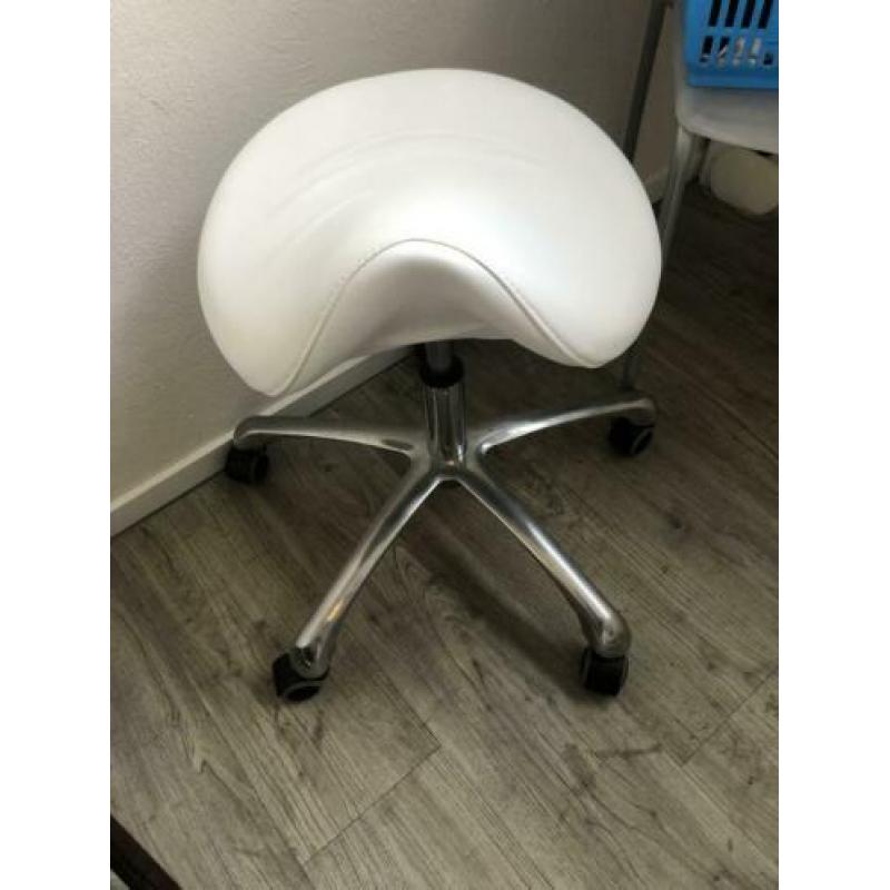 Inboedel schoonheidssalon behandelstoel tabouret vapazone