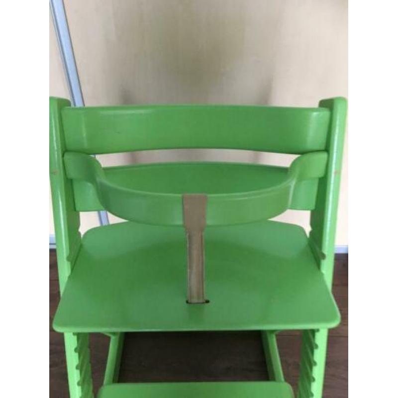Groene stevige kinderstoel