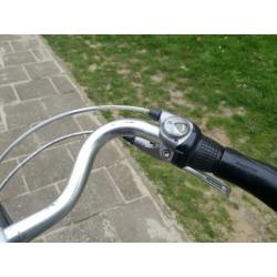 gazelle furore 7S, framehoogte 49 met verende zadel.