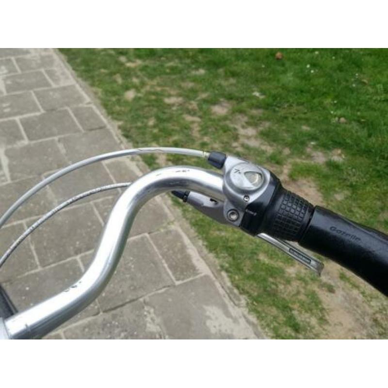 gazelle furore 7S, framehoogte 49 met verende zadel.