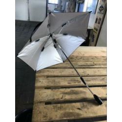 Quiny parasol zo goed als nieuw