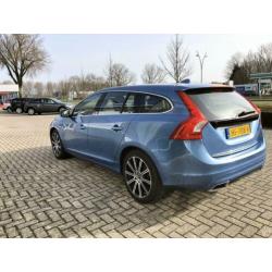 Volvo V60 2.4 D6 Twin Engine Momentum (bj 2015, automaat)
