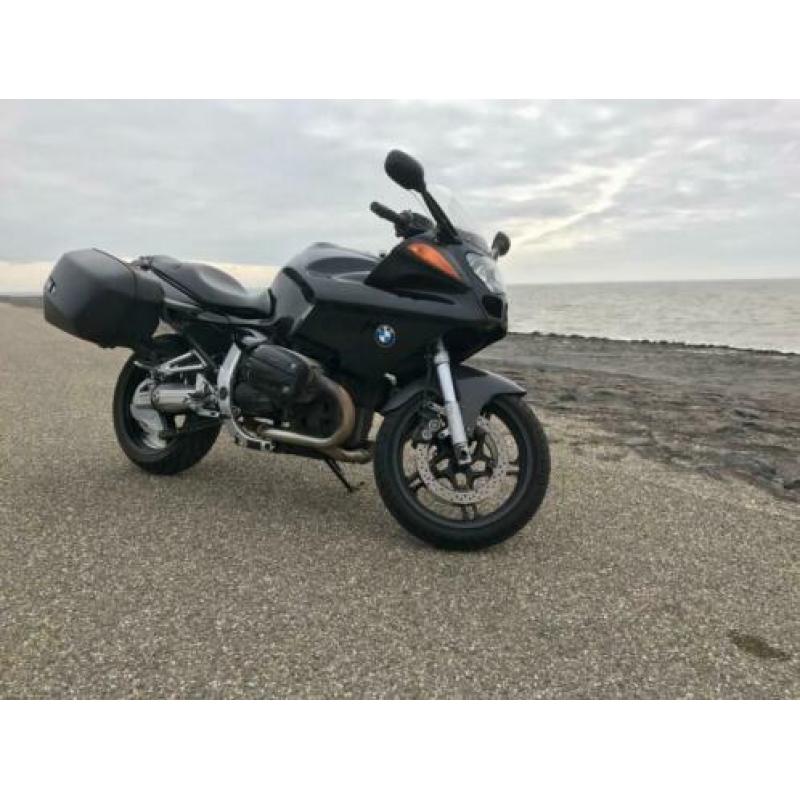 BMW r1100s met Touringkoffers. Vraagprijs: €2500