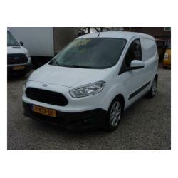 Ford Transit Courier zeer mooi enveel opties 121694 km Bj 17
