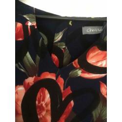 Nieuw! Donkerblauwe jurk met bloemen. Geisha M