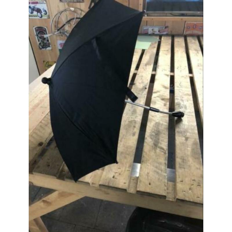 Quiny parasol zo goed als nieuw