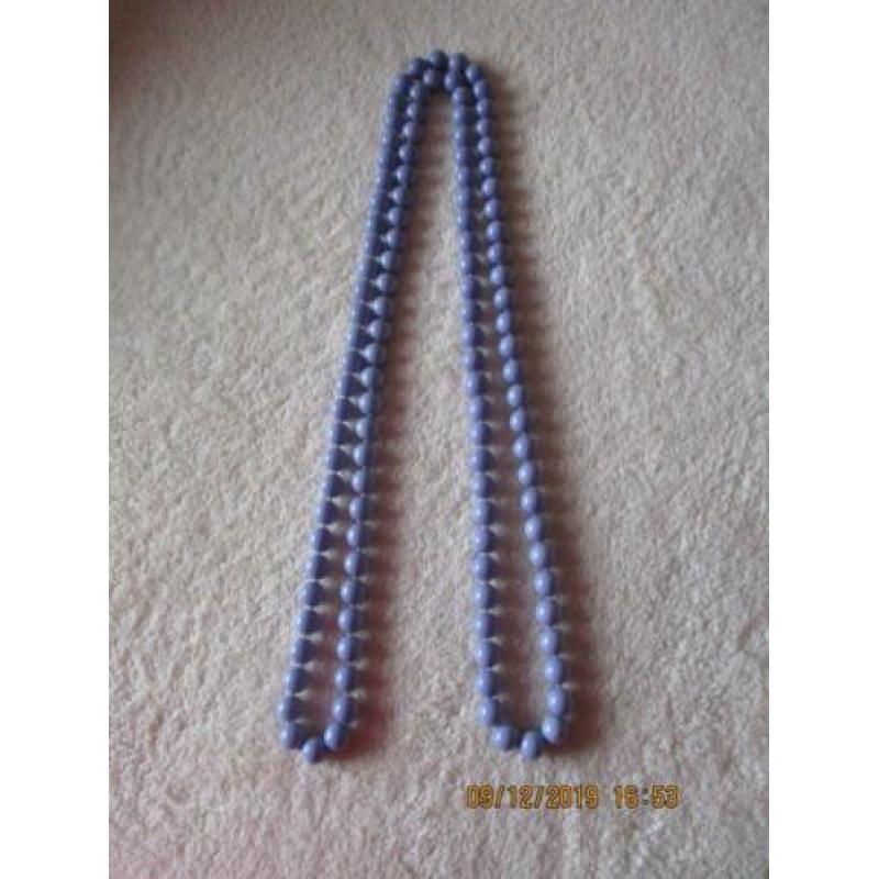 halsketting paarse kralen, 150 cm lang, 250 gram, volgnr 9