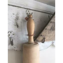 Oude houten deegroller uit oma’s keuken { brocante }