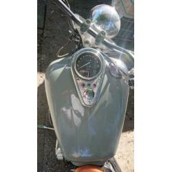 Kawasaki vulcan classic 1500 custom.