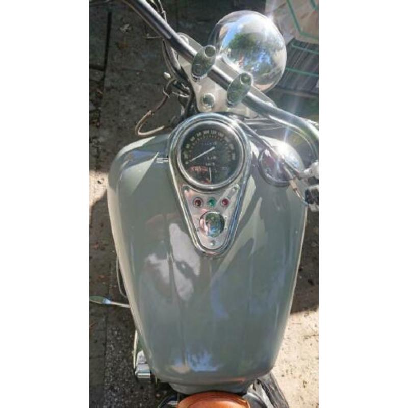 Kawasaki vulcan classic 1500 custom.