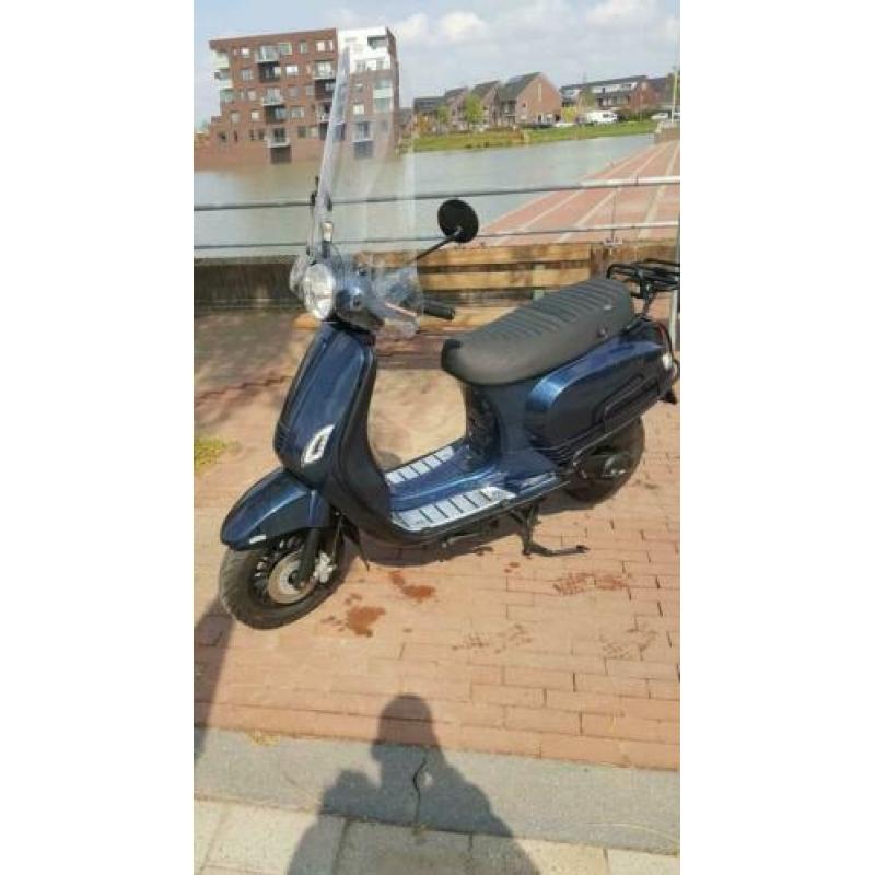 Agm vx50 upgraded 2 jaar oud euro 4 1ste eigenaar