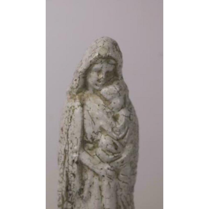 oud beeldje maria met kind