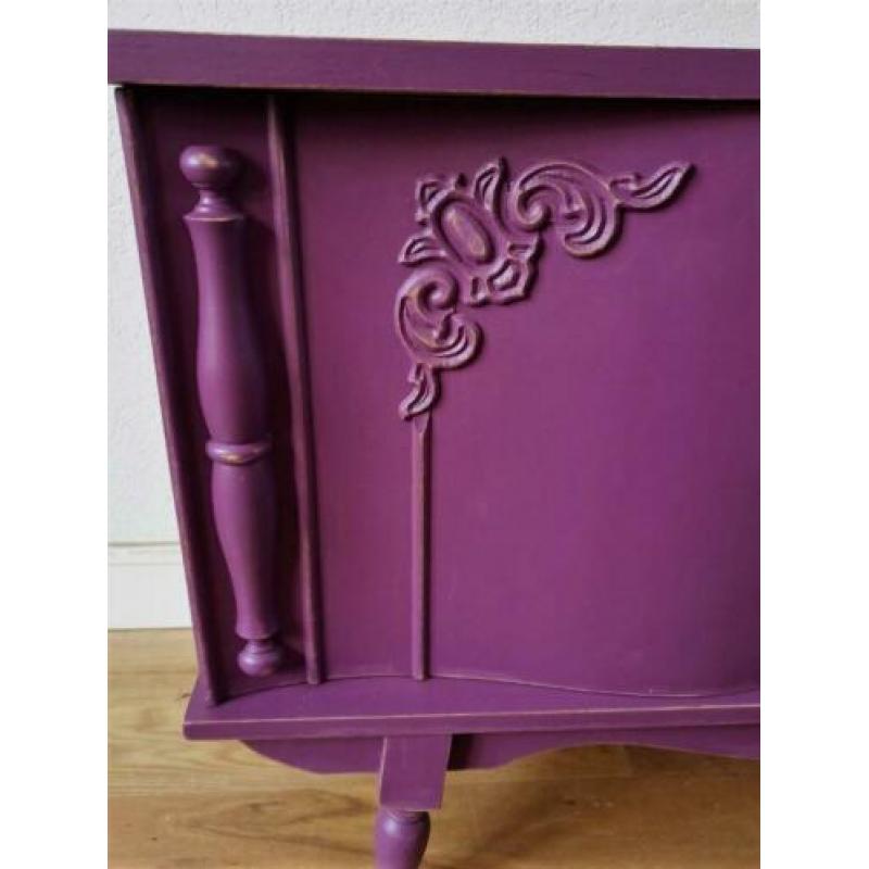 Fraaie aubergine kleurige kast, brocant dressoir, TV kast