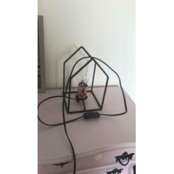 Huisjes frame vorm lamp zwart metaal met rosé goud details