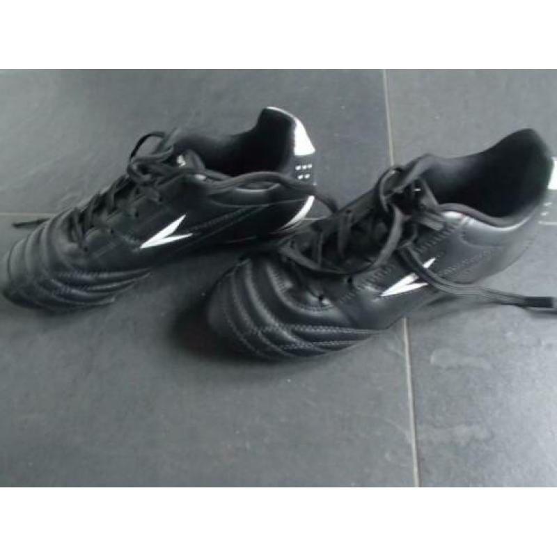 voetbalschoenen osaga maat 35