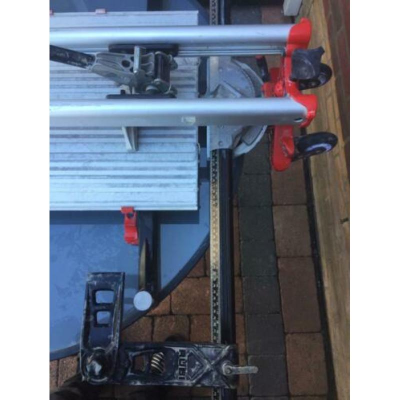 Rubi TZ 1020 tegelsnijder 3 vloeren gebruikt.