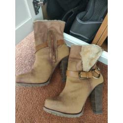 Stoere sexy cognac kleurige hakken met bontje maat 39