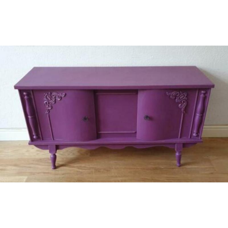 Fraaie aubergine kleurige kast, brocant dressoir, TV kast