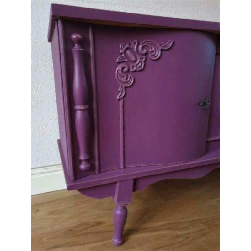 Fraaie aubergine kleurige kast, brocant dressoir, TV kast